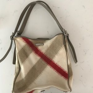 Burberry Tote with detachable pouch